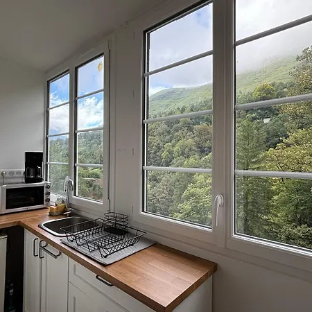 Nid Sur La Cascade *